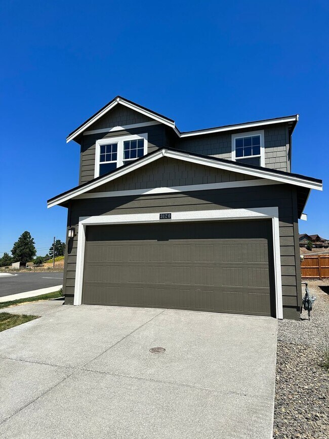 Building Photo - Rare NEW LOW LOWER RENT for a 4bdr Brand n...