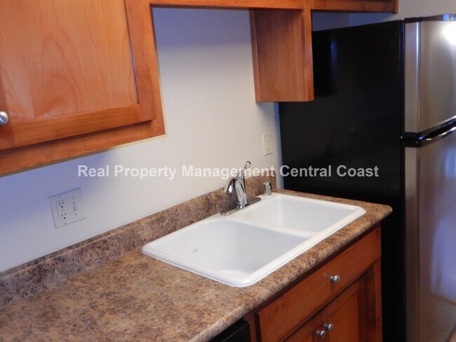 Building Photo - AVAILABLE AUGUST - Downstairs San Luis Obi...
