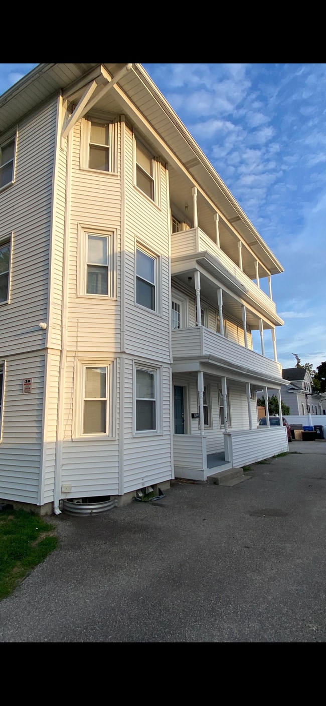 Building Photo - 14 Sabra St