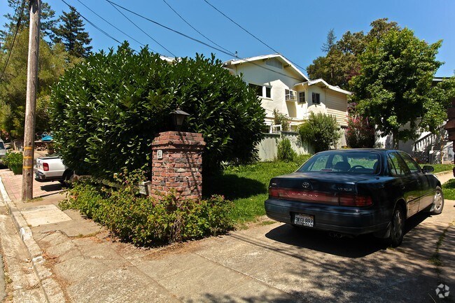 Foto del edificio - 39-391/2 Belmont Ave