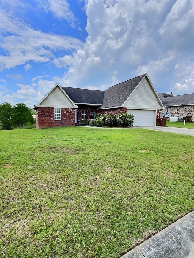 Primary Photo - 3 bedroom 2 bath home located in Gulfport