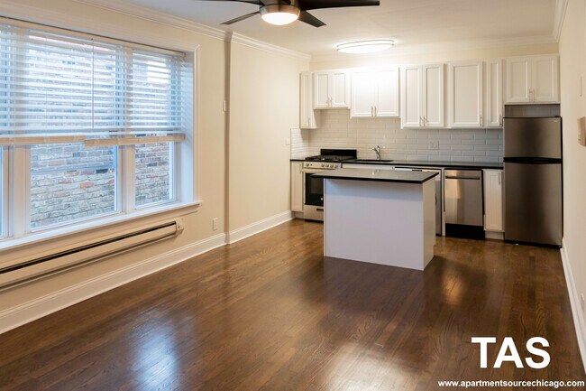 Foto del edificio - 918 Green Bay Rd