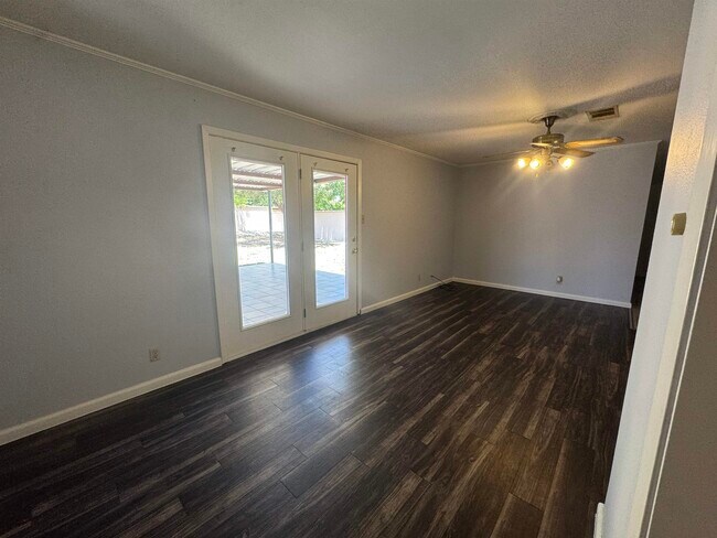 Building Photo - 626A Birchwood Ln