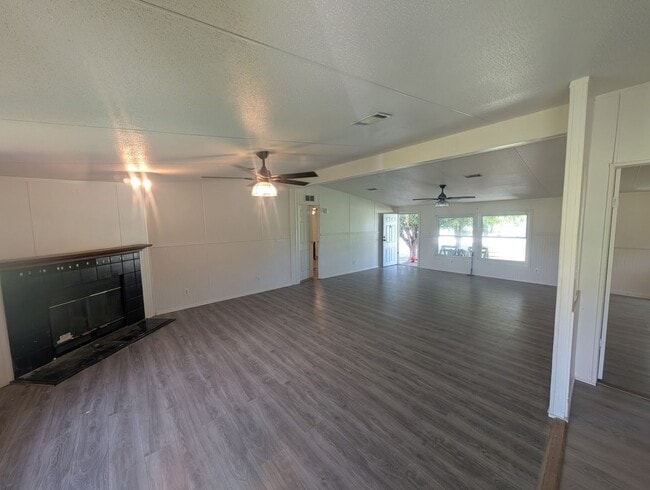 Building Photo - Remodeled 5 bed 3 bath Manufactured Home |...