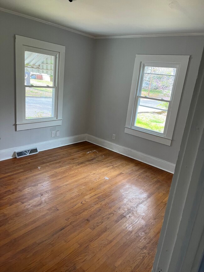 Building Photo - 357 Grice St