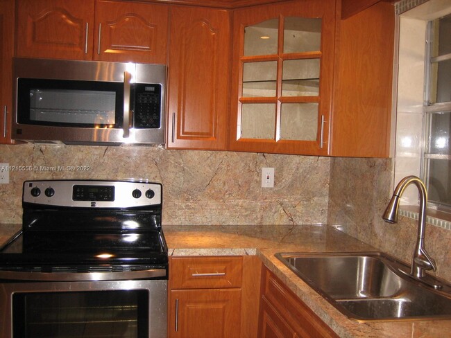 Building Photo - 8525 SW 148th Pl