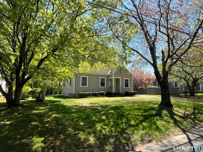 Foto del edificio - 427 Westford Dr