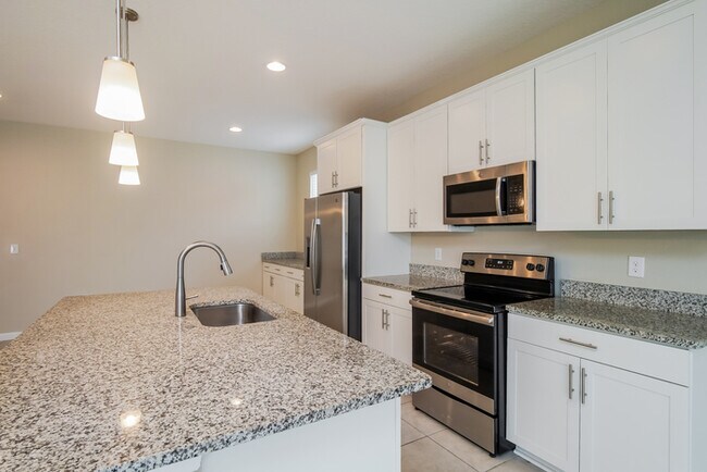Foto del edificio - 584 Lake Smart Blvd