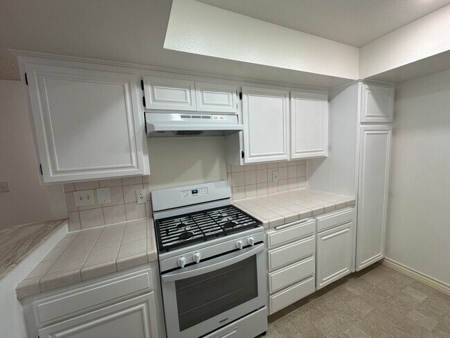 Photo - 121 S Swall Dr Apartment