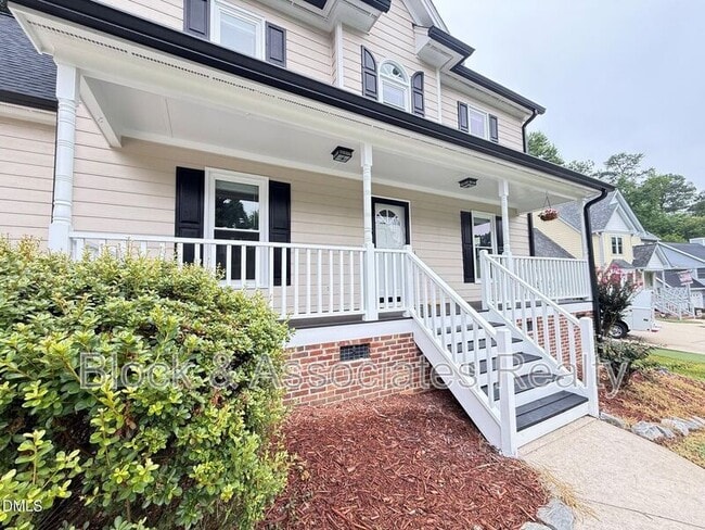 Foto del edificio - 401 Holly Berry Ln