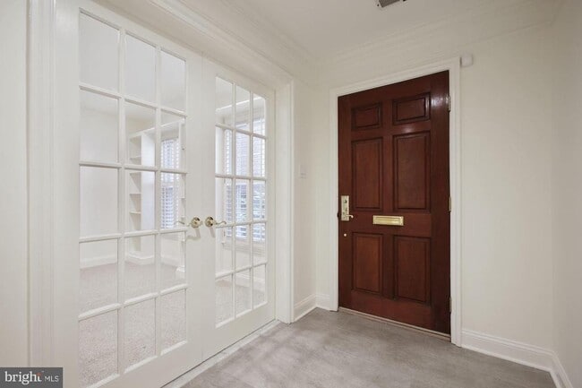Foto del edificio - 4910 Montgomery Ln
