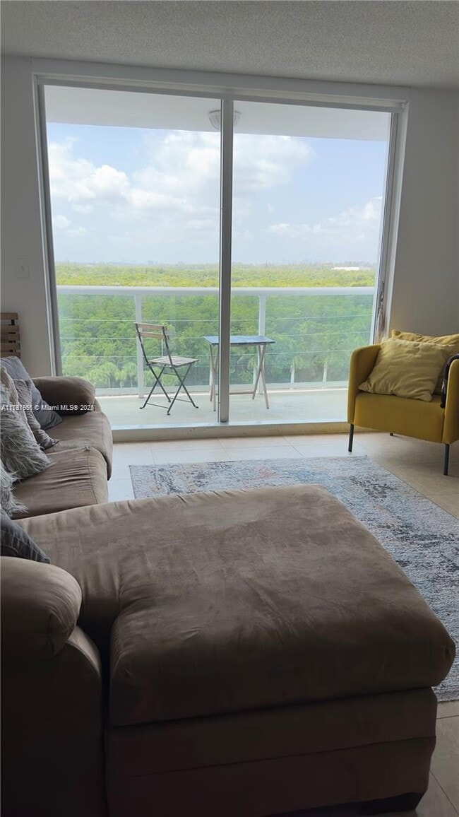 Foto del edificio - 2841 NE 163rd St