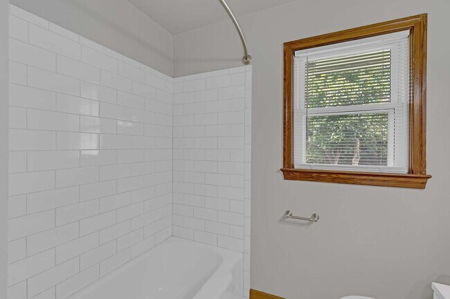 Foto del edificio - Call Sabrina Thomas' Office at 757-767-076...