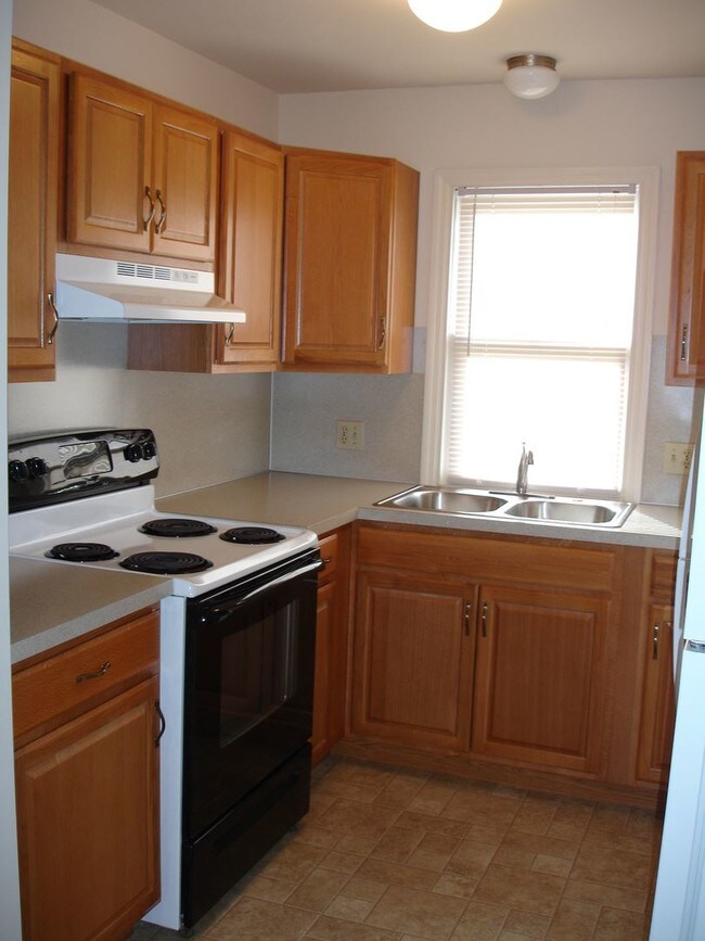 Building Photo - 1637 CHADWICK Cir