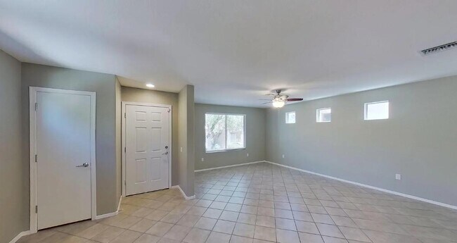 Building Photo - 10567 E Pleasant Pasture Dr