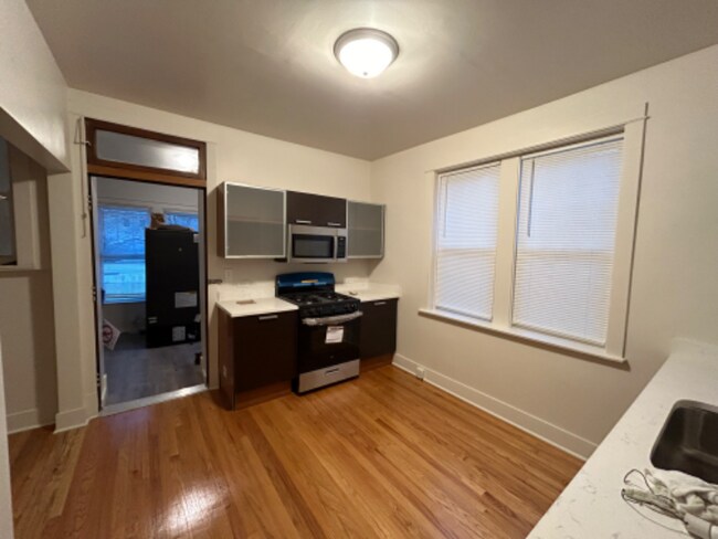 Foto del edificio - 6321 N Hermitage Ave