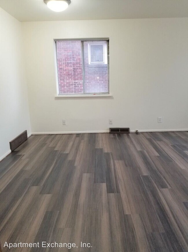 Building Photo - 2144 Yale Ave