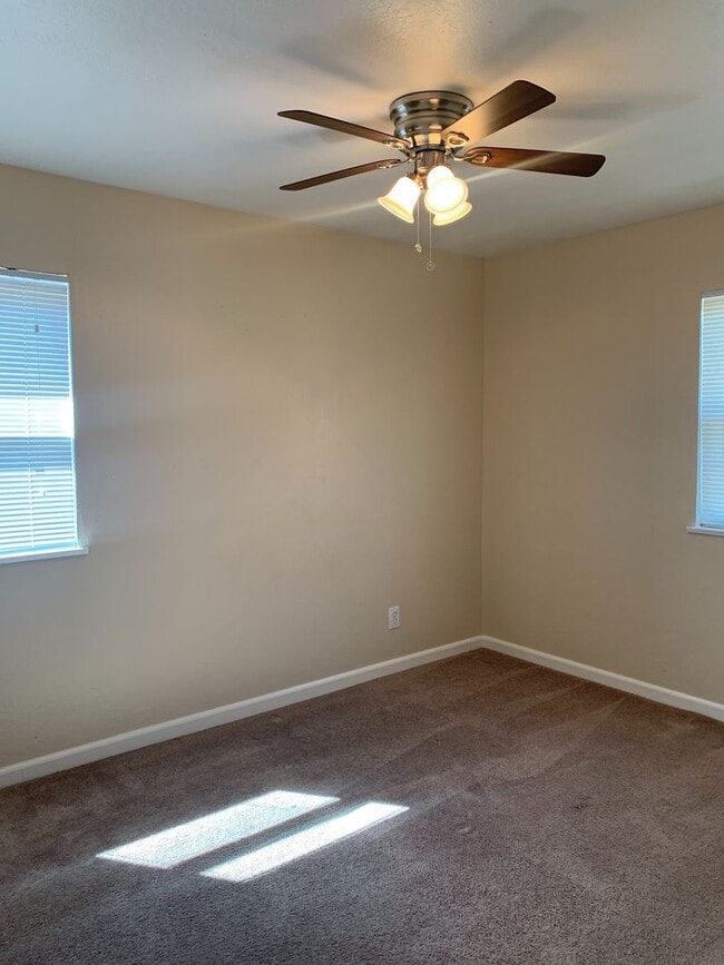 Building Photo - Spacious 3 Bedroom 2 Bath Home in Arden Ar...