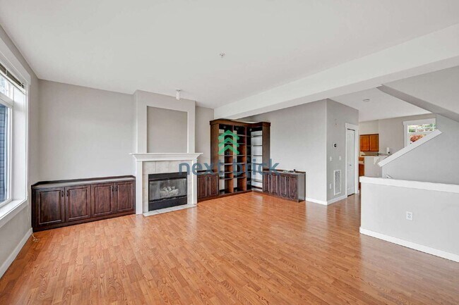 Foto del edificio - "Spacious 3-Bedroom Retreat with 3.5 Baths in Issaquah - 1,707 Sq. Ft. of Comfort!"