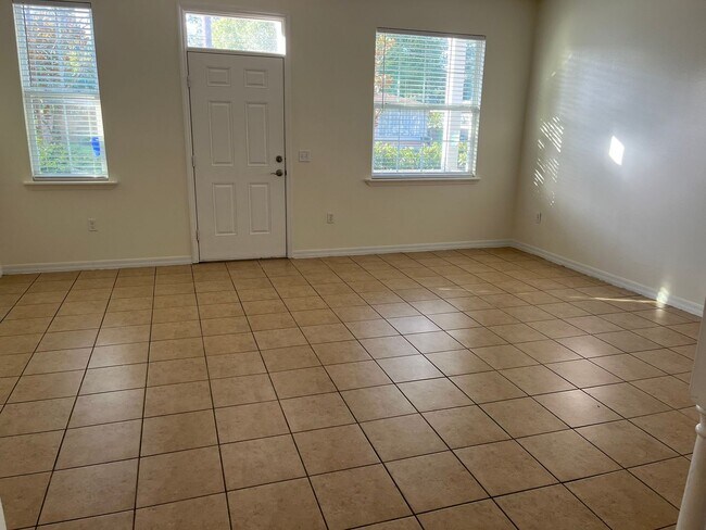 Foto del edificio - 3/2.5 Townhouse in Downtown Kissimmee