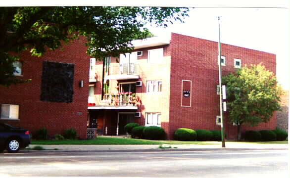 Foto principal - 4807-4811 W Archer Ave