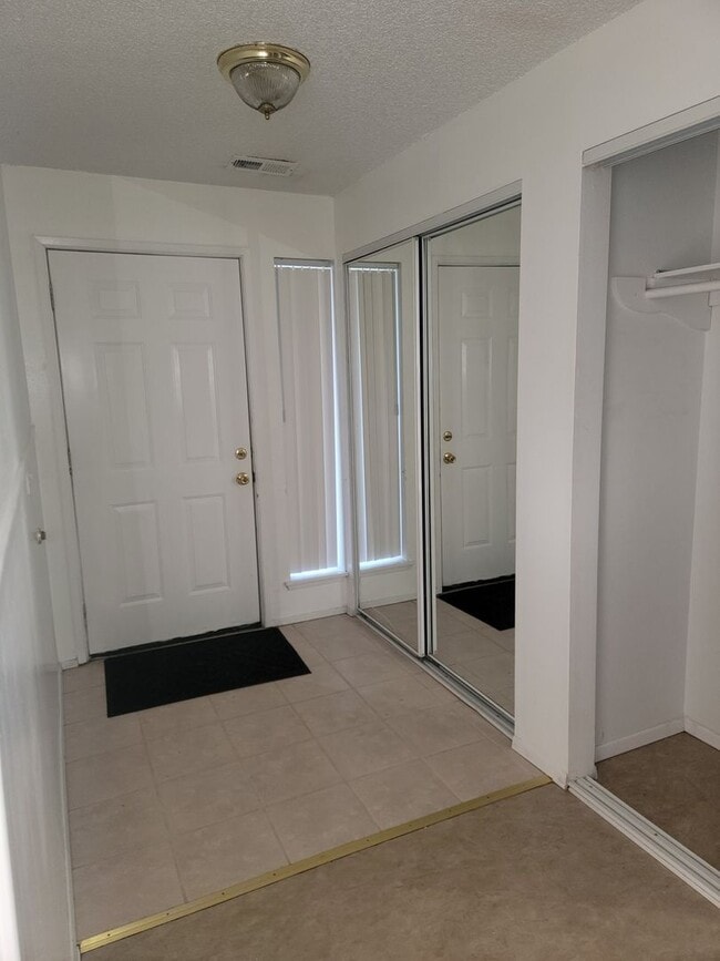 Building Photo - 12121 105th Ave Ct E