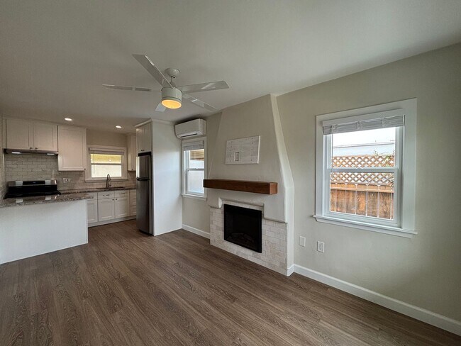 Foto del edificio - Charming 2BD/1BA Home in Morena with Large Yard, In-Unit Laundry & Detached Garage