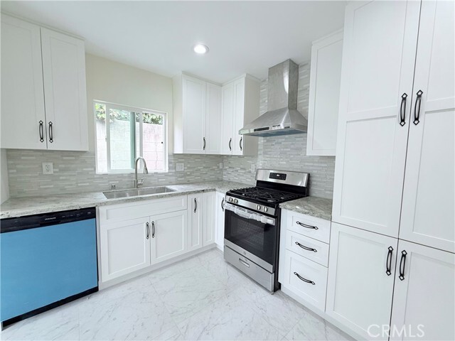 Foto del edificio - 17513 Glenburn Ave