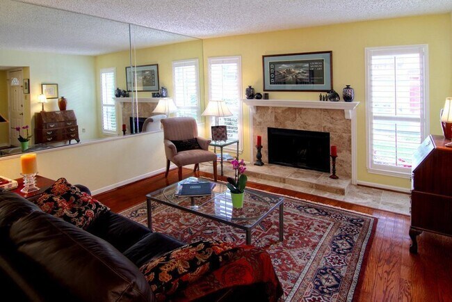 Building Photo - 947 Memorial Village Dr
