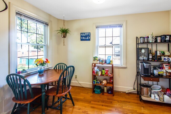 Foto del edificio - 318 W Nittany Ave