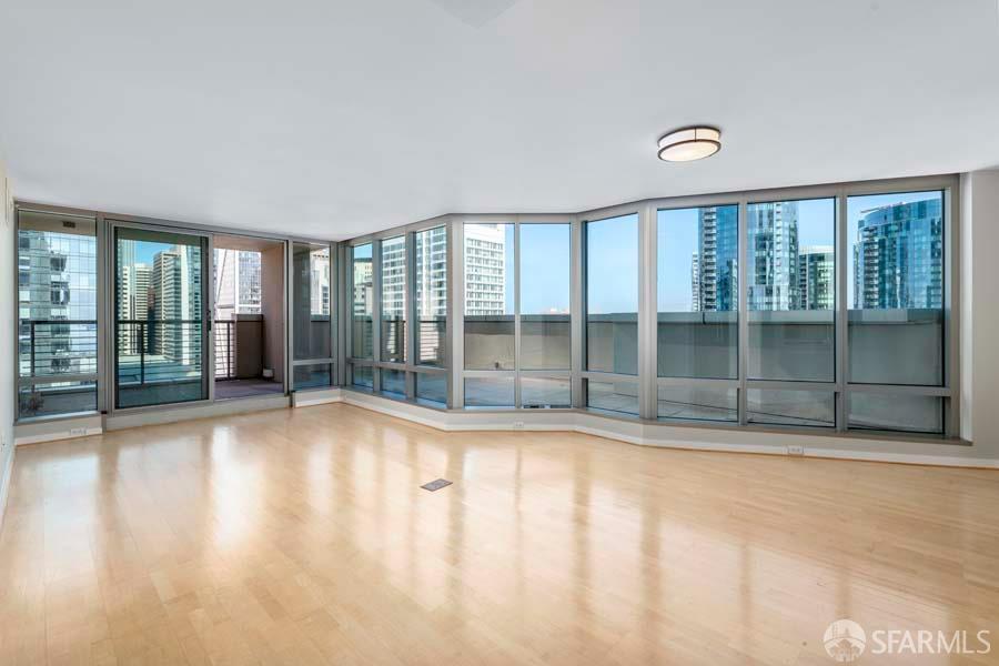 Foto principal - 355 1st St