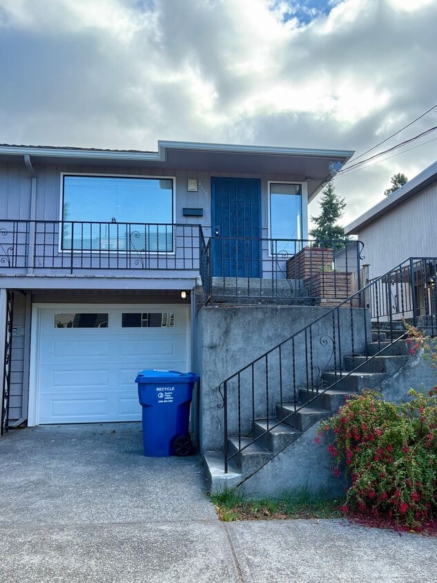 Primary Photo - Darling Fully Remodeled Two Bedroom with G...