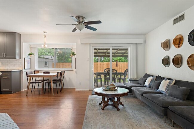 Foto del edificio - 6607 Boleynwood Dr