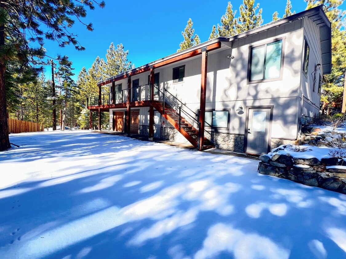 Foto principal - Fully Furnished Lake Tahoe Home for Rent