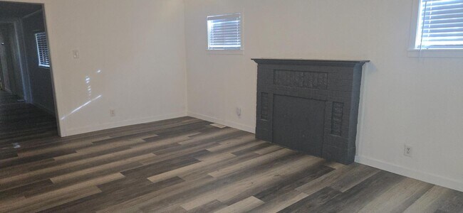 Building Photo - 873 California Ave