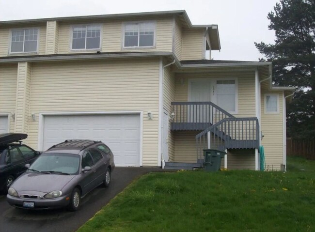 Foto del edificio - Preleasing, 4 Bedroom Townhouse just minut...