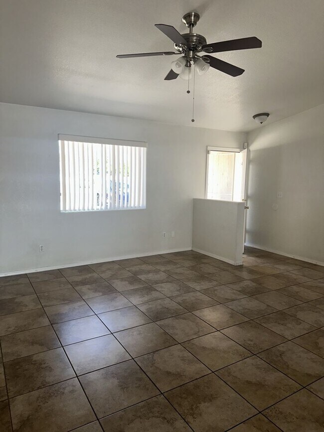 Building Photo - Unfurnished Full Time