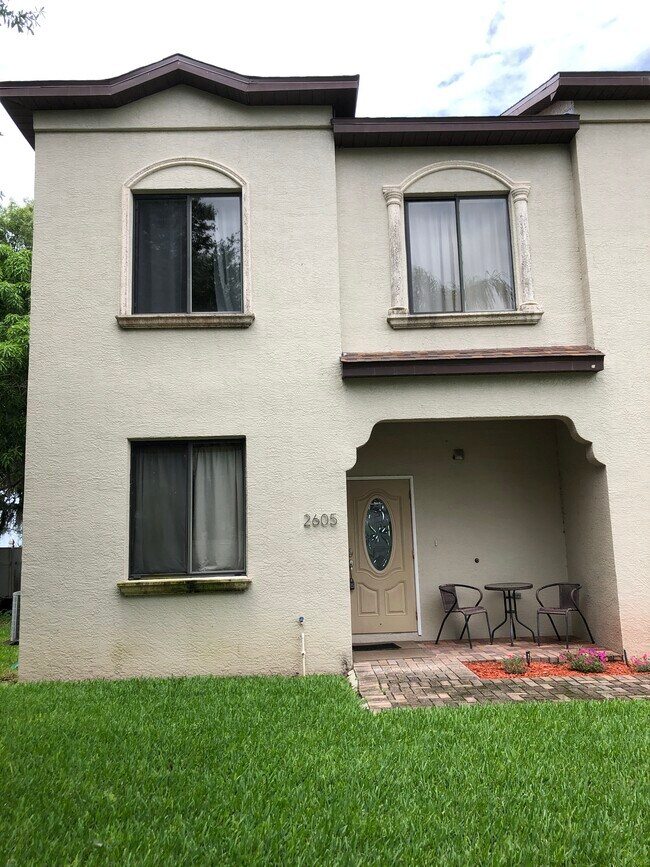 Building Photo - 2605 Kenilworth Blvd