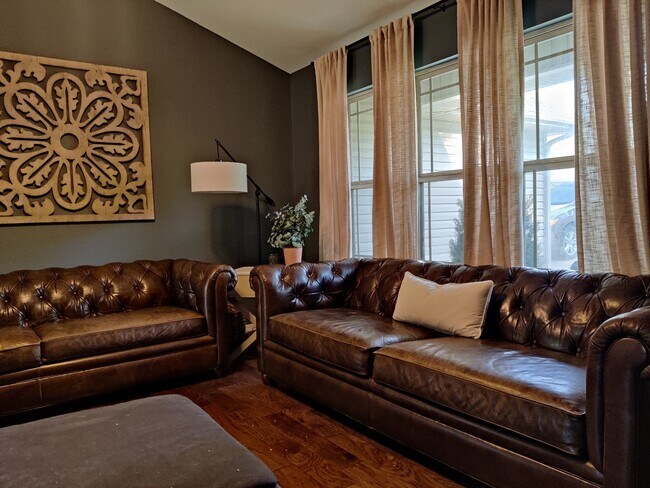 Foto del edificio - 22 Lyndhurst Dr