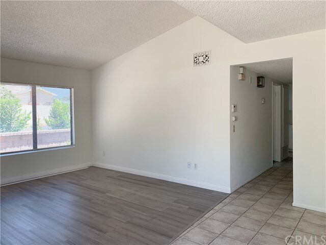 Building Photo - 9764 Huntington Dr