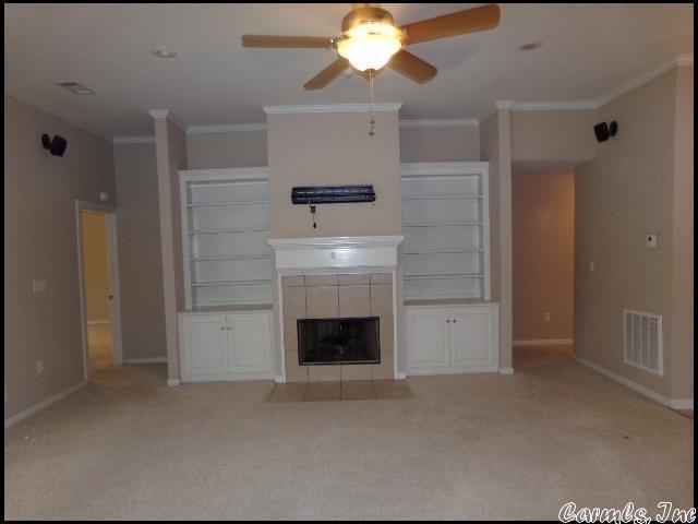 Foto del edificio - 303 Hidden Meadows Dr