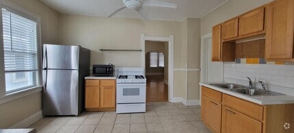 Building Photo - 2562 N Bremen St