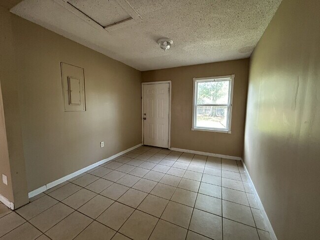 Foto del edificio - Duplex For Rent