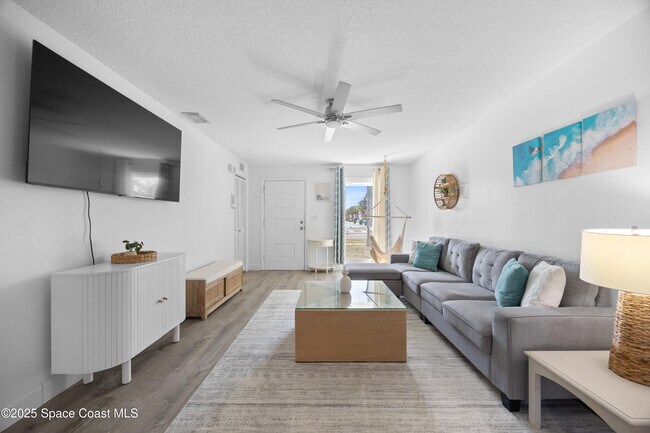 Foto del edificio - 532 Roosevelt Ave