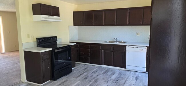 Foto del edificio - 2300 Mountain Ave N