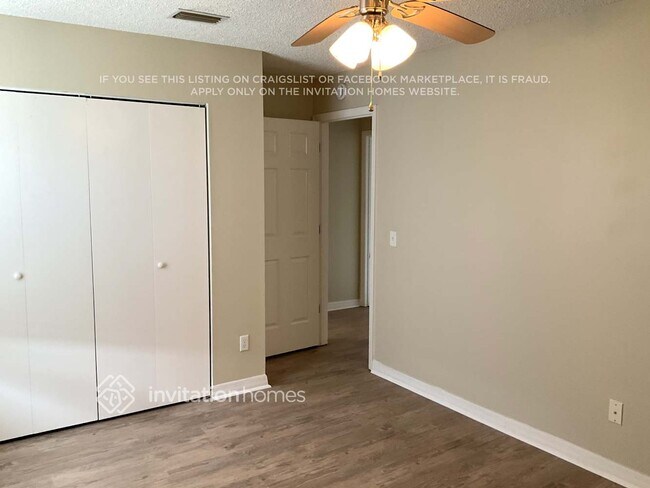 Foto del edificio - 1240 Sleepy Hollow Ln