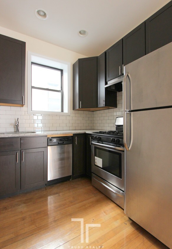 Foto principal - 428 W Surf St