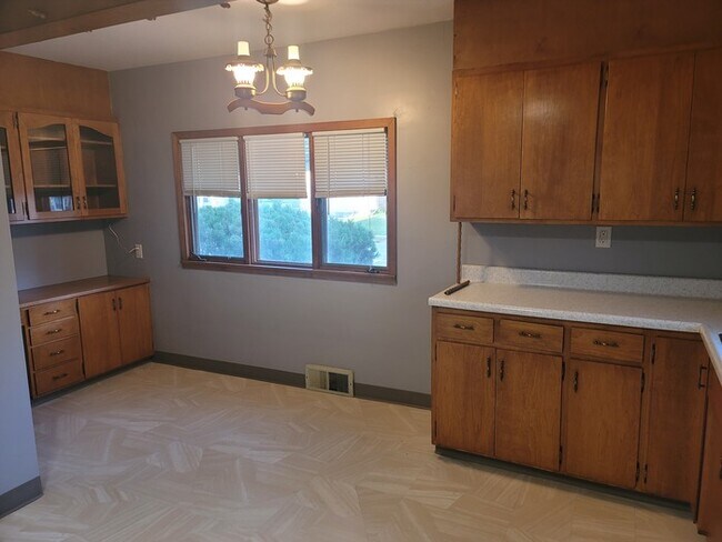 Building Photo - This house offered exclusively with Aplusr...