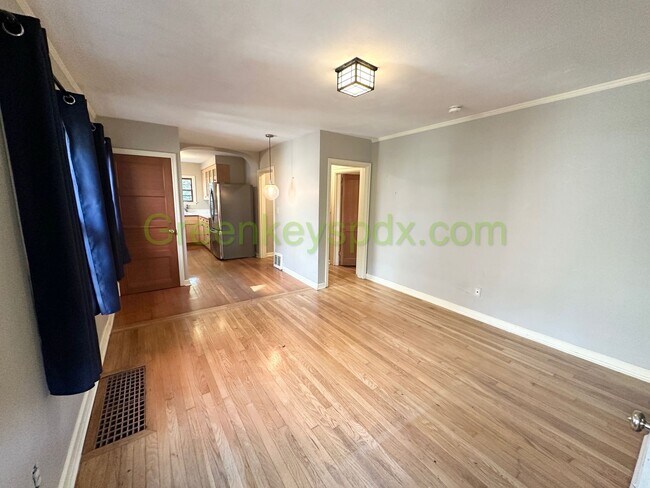 Foto del edificio - Cute 2-Bedroom Cottage by OHSU on the Hill...