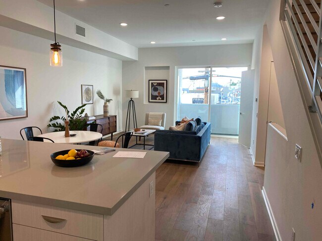 Foto del edificio - 4829 Craner Ave